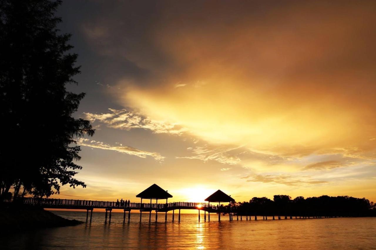 Smilez Homestay H102 & A306 At Pd Perdana Kondo Resort Port Dickson Eksteriør bilde